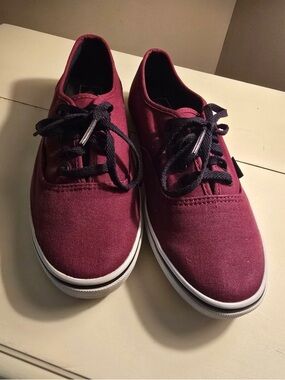 Vans Maroon Canvas Low-Top Sneakers with Black Laces  Women’s Size 8 Men’s 6.5
